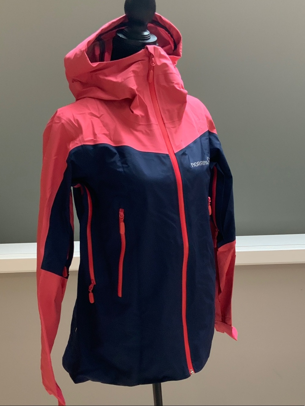 NORRONA Women's Pink & Navy Waterproof Jacket with Hood Size Small